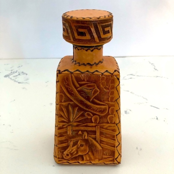 Vintage Hand Tooled Leather Covered Liquor Decanter~Mexico - Picture 1 of 13